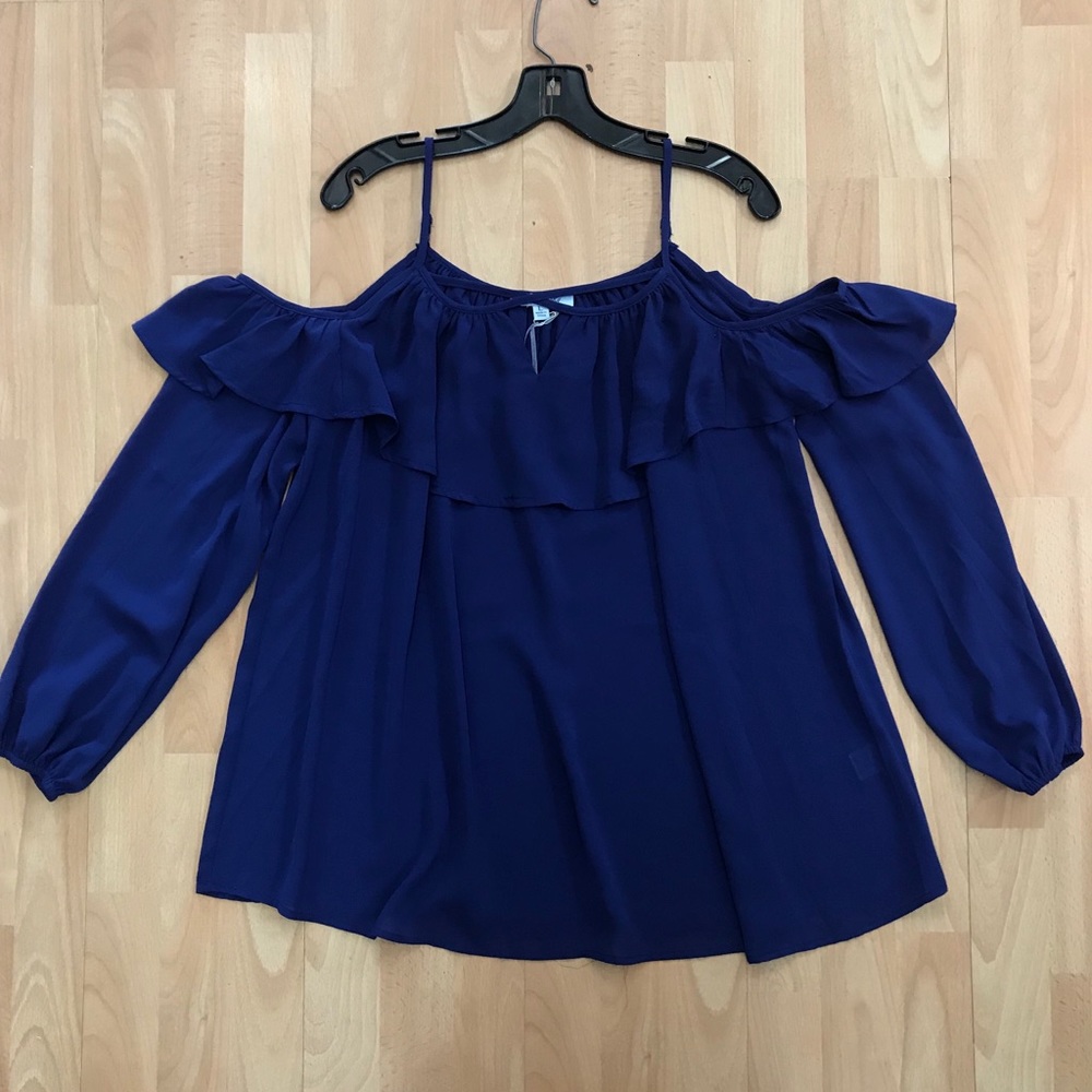 She + sky flowy top
